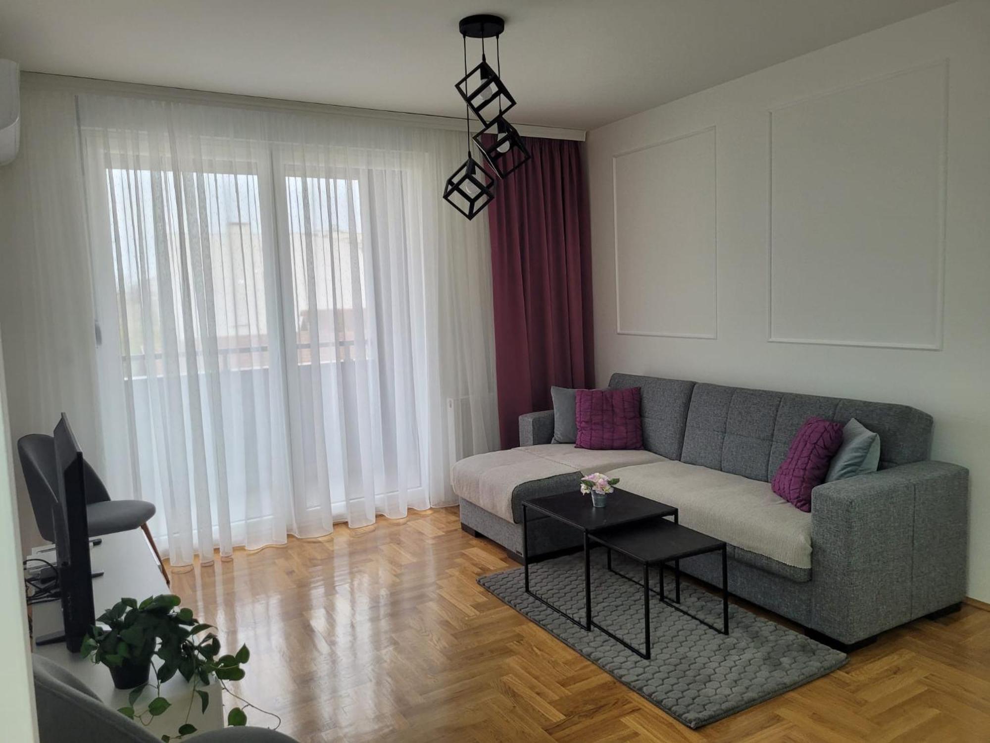 Appartamento Apartman Ns Private Parking Novi Sad Esterno foto