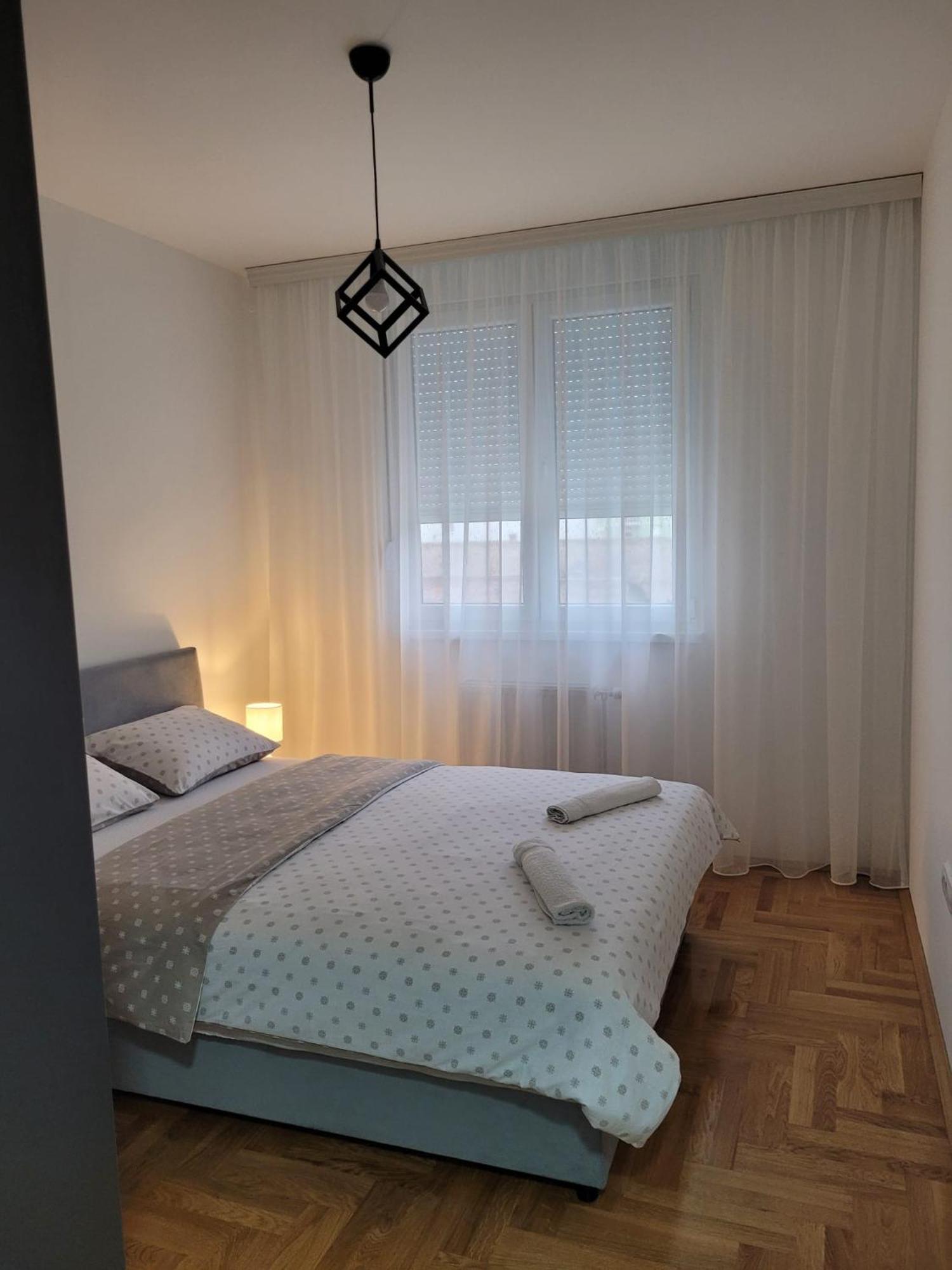 Appartamento Apartman Ns Private Parking Novi Sad Esterno foto