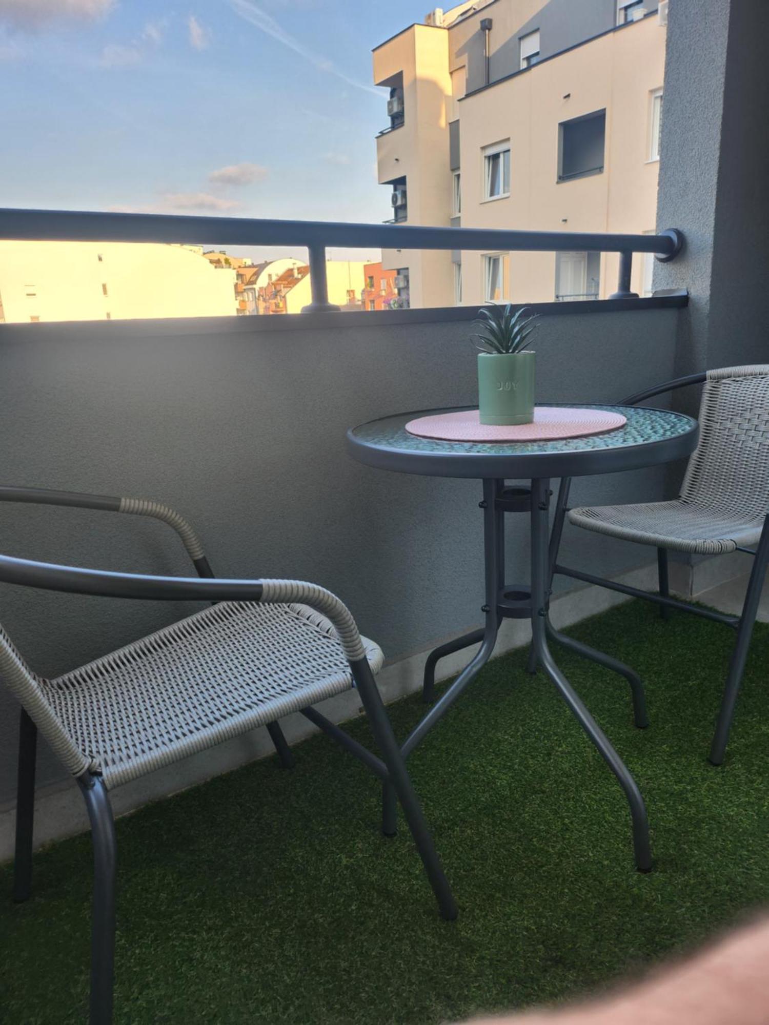 Appartamento Apartman Ns Private Parking Novi Sad Esterno foto